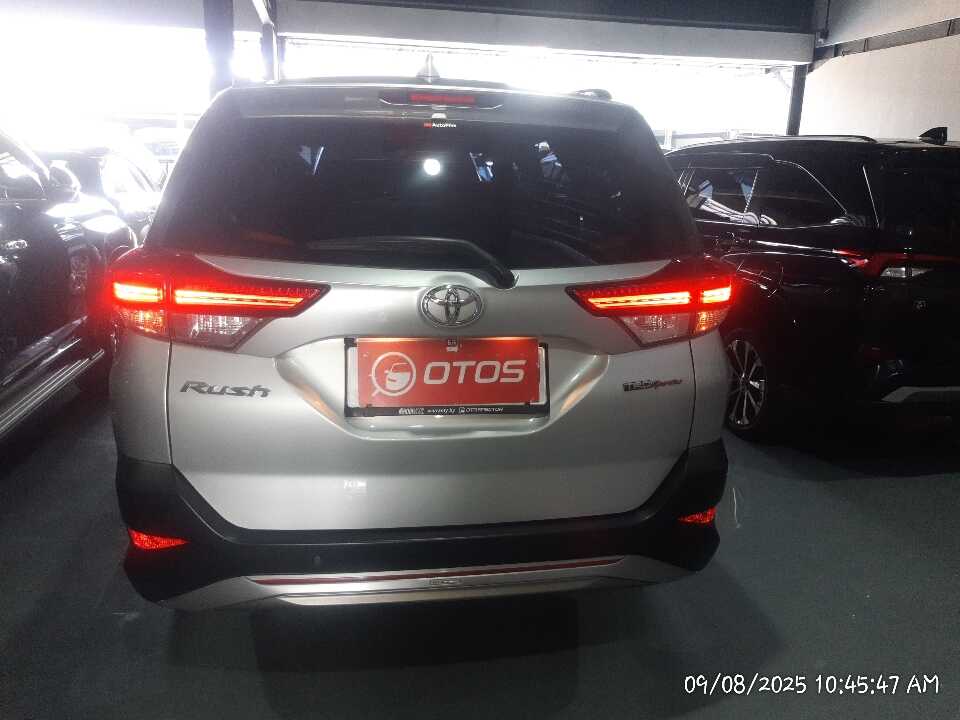 Foto Mobil Bekas Tampak Belakang Toyota Rush 1.5 S tahun 2020
