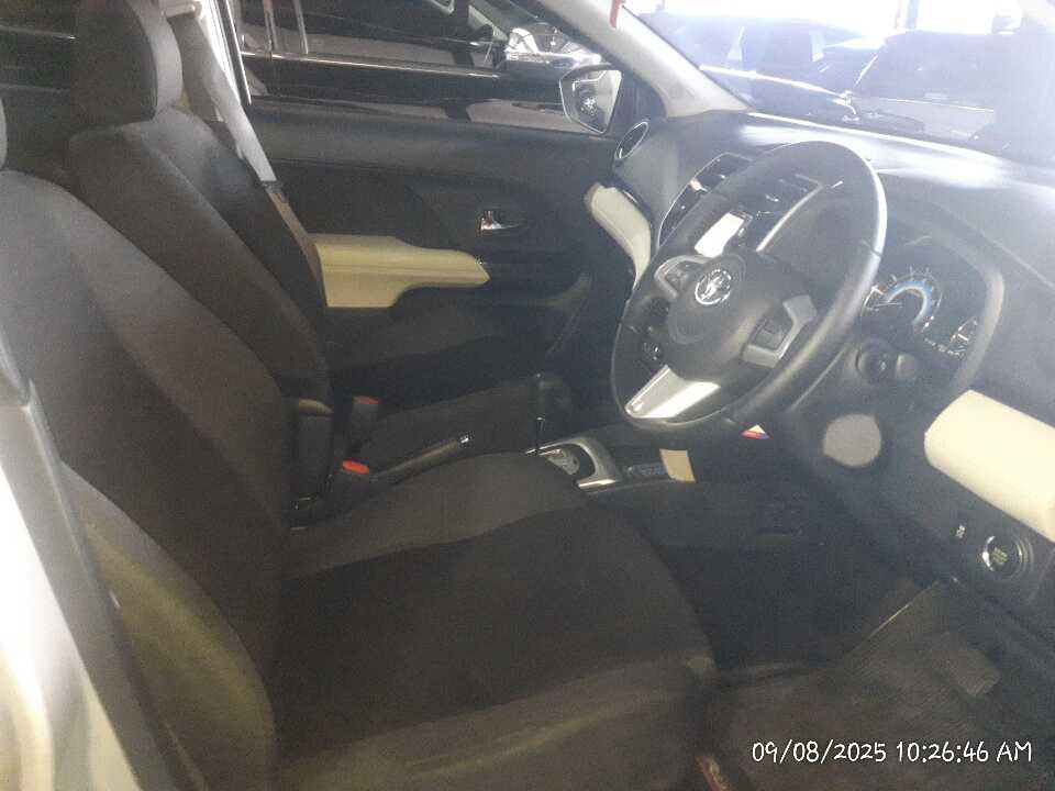 Foto Mobil Bekas Kabin Depan Toyota Rush 1.5 S tahun 2020