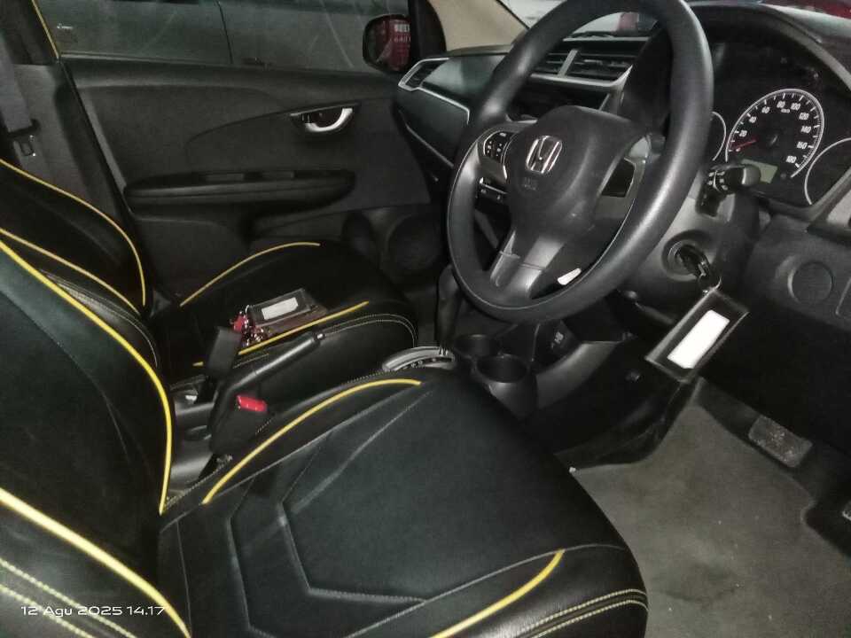 Foto Mobil Bekas Kabin Depan Honda Brio 1.2 Satya E tahun 2021