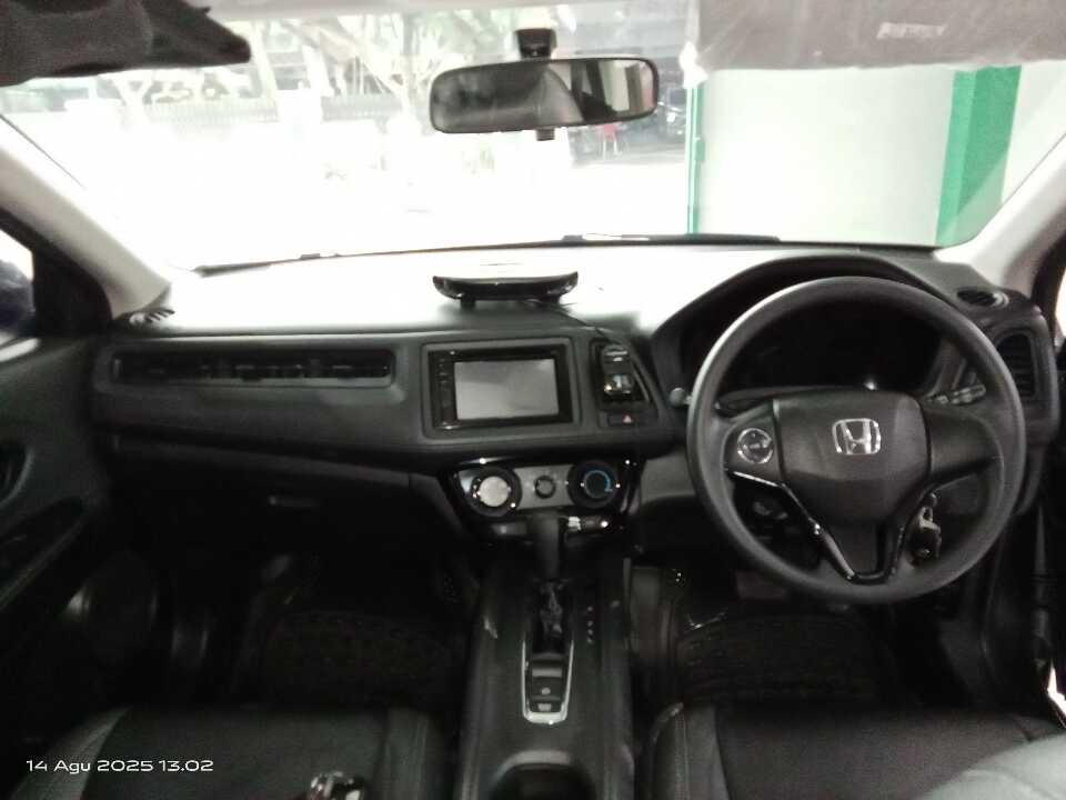 Foto Mobil Bekas Dashboard Honda HR-V 1.5 S tahun 2019