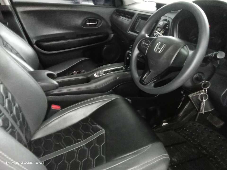 Foto Mobil Bekas Kabin Depan Honda HR-V 1.5 S tahun 2019