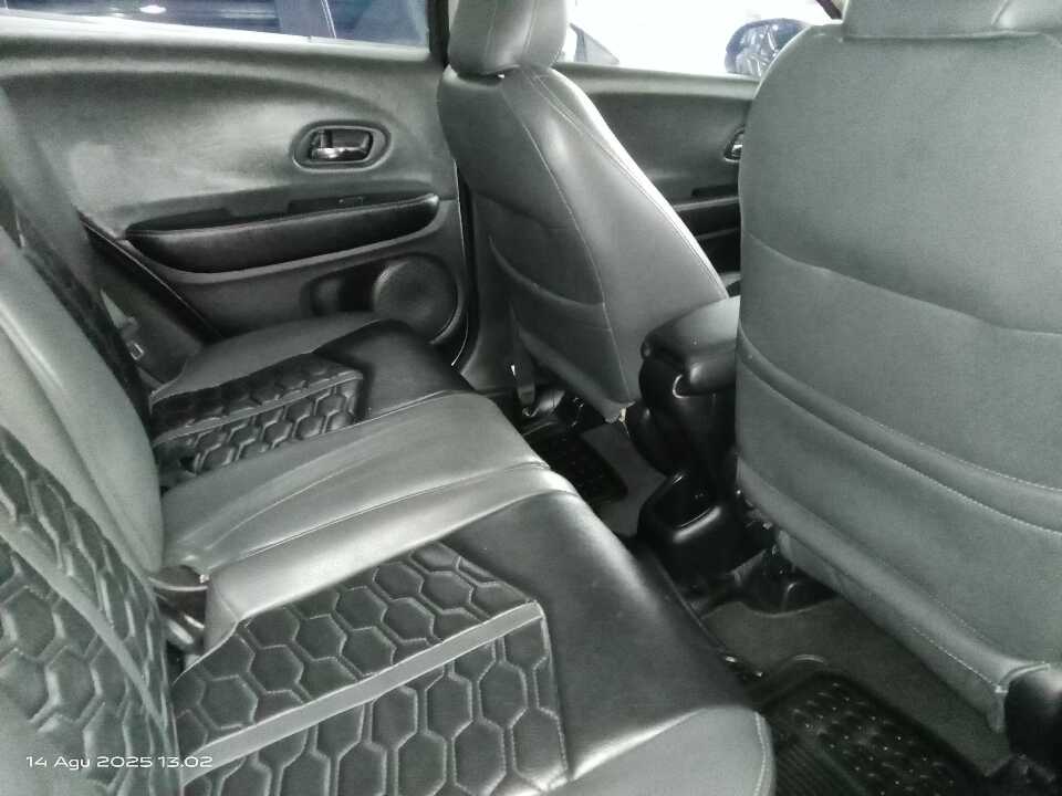 Foto Mobil Bekas Kabin Belakang Honda HR-V 1.5 S tahun 2019