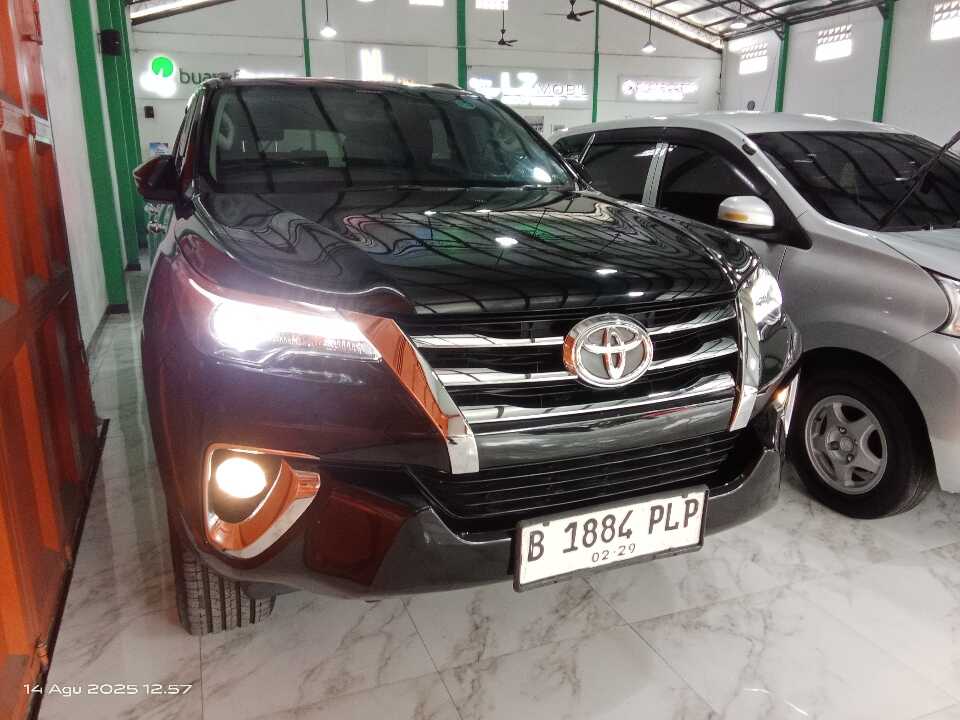 2020 Toyota Fortuner 2.4 4X2 VRZ - Foto 1 dari 6