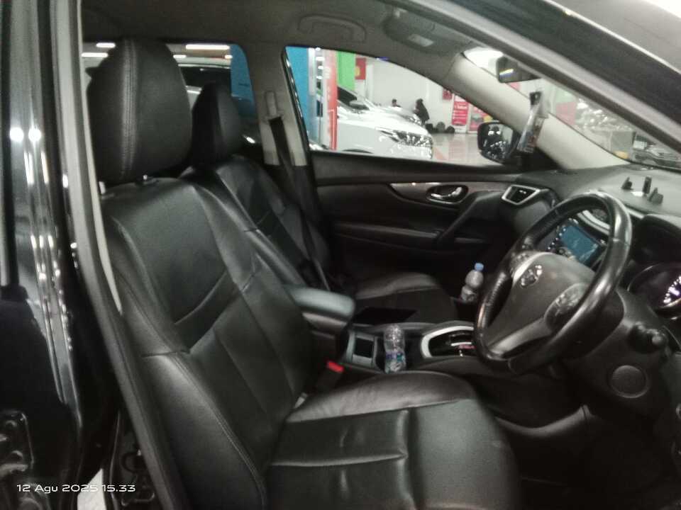 Foto Mobil Bekas Kabin Depan Nissan X-Trail 2.5 tahun 2017