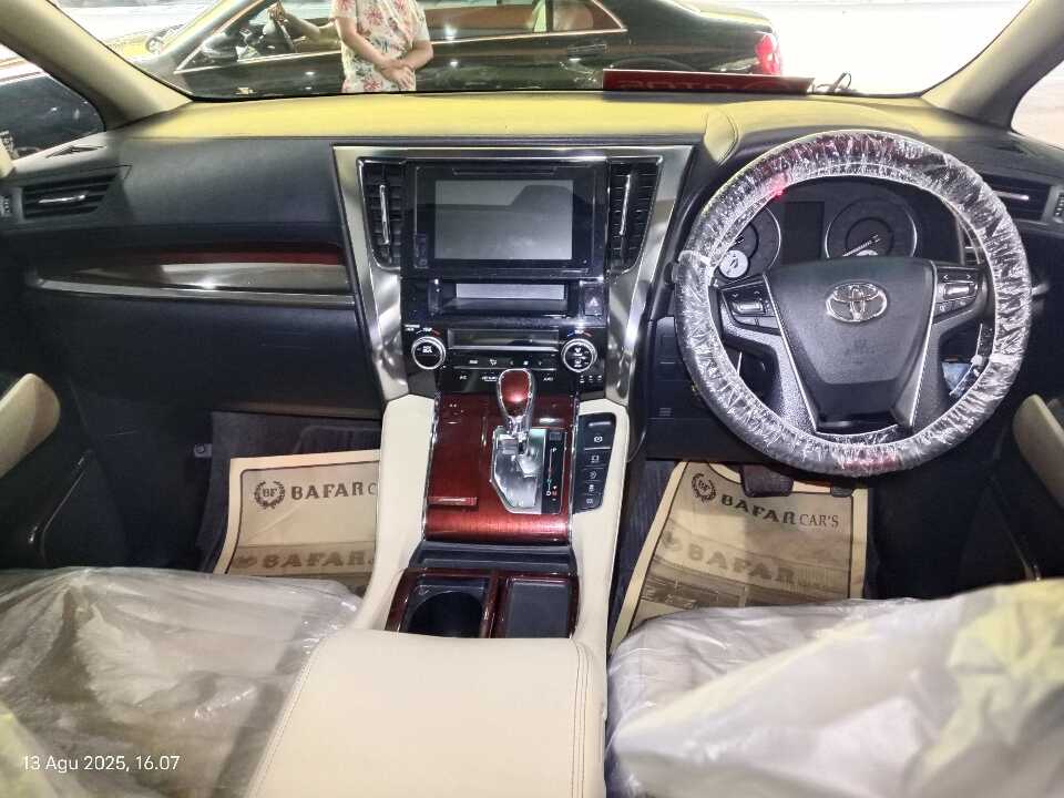 Foto Mobil Bekas Dashboard Toyota Alphard 2.5 G tahun 2016