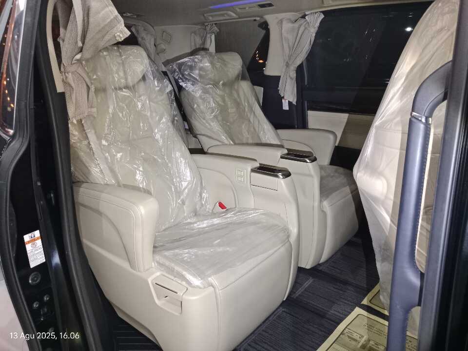 Foto Mobil Bekas Kabin Belakang Toyota Alphard 2.5 G tahun 2016