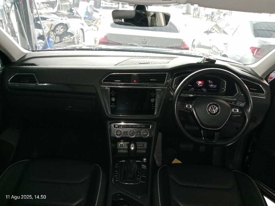 Foto Mobil Bekas Dashboard Volkswagen Tiguan 1.4 TSI Allspace tahun 2021