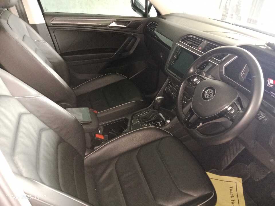 Foto Mobil Bekas Kabin Depan Volkswagen Tiguan 1.4 TSI Allspace tahun 2021