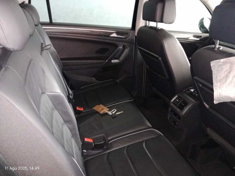 Foto Mobil Bekas Kabin Belakang Volkswagen Tiguan 1.4 TSI Allspace tahun 2021