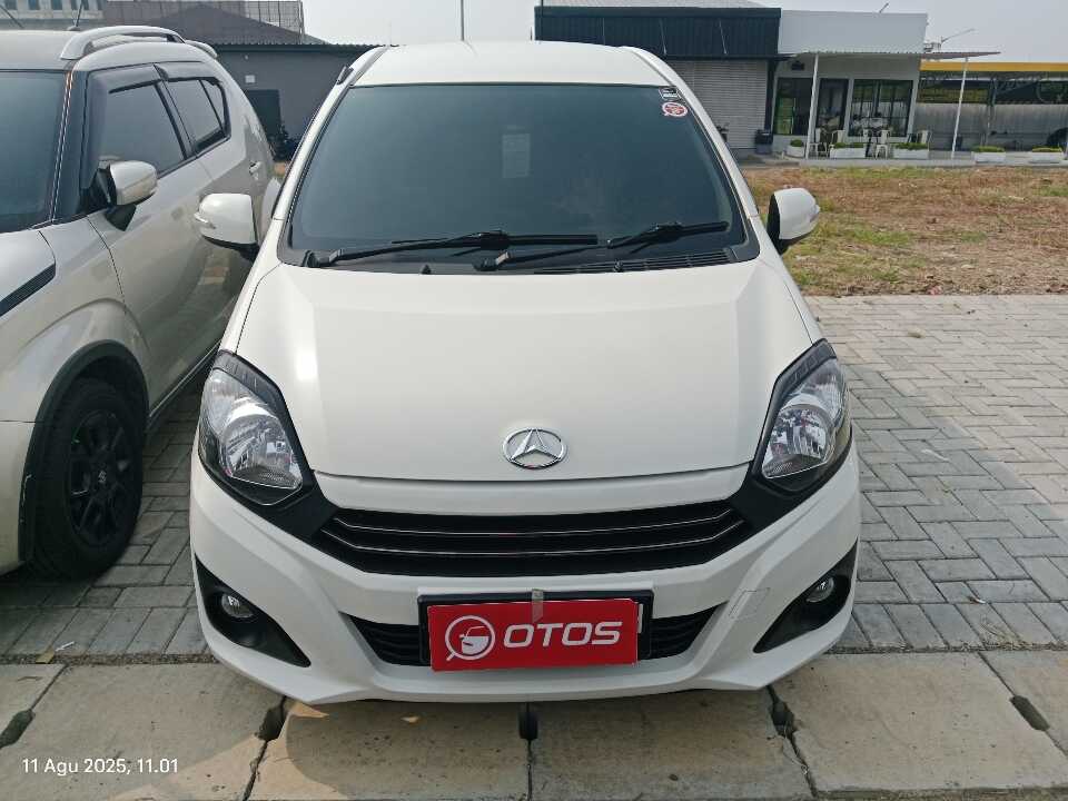 Foto Mobil Bekas Tampak Depan Daihatsu Ayla 1.0 X tahun 2022