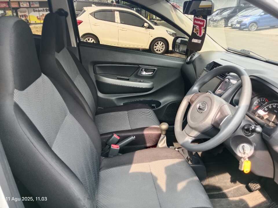 Foto Mobil Bekas Kabin Depan Daihatsu Ayla 1.0 X tahun 2022