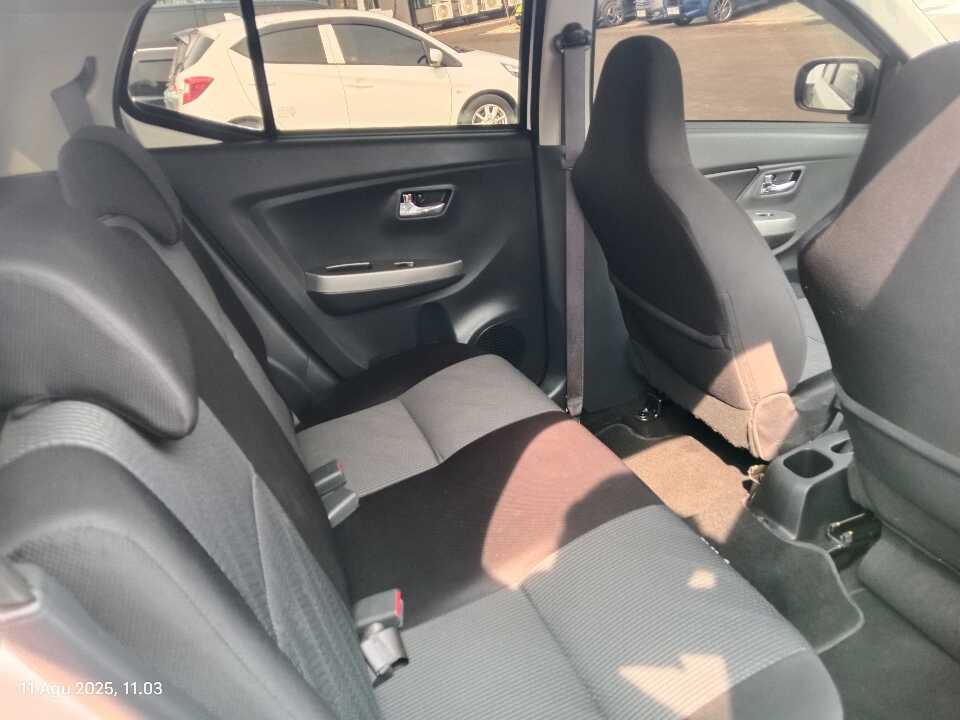 Foto Mobil Bekas Kabin Belakang Daihatsu Ayla 1.0 X tahun 2022