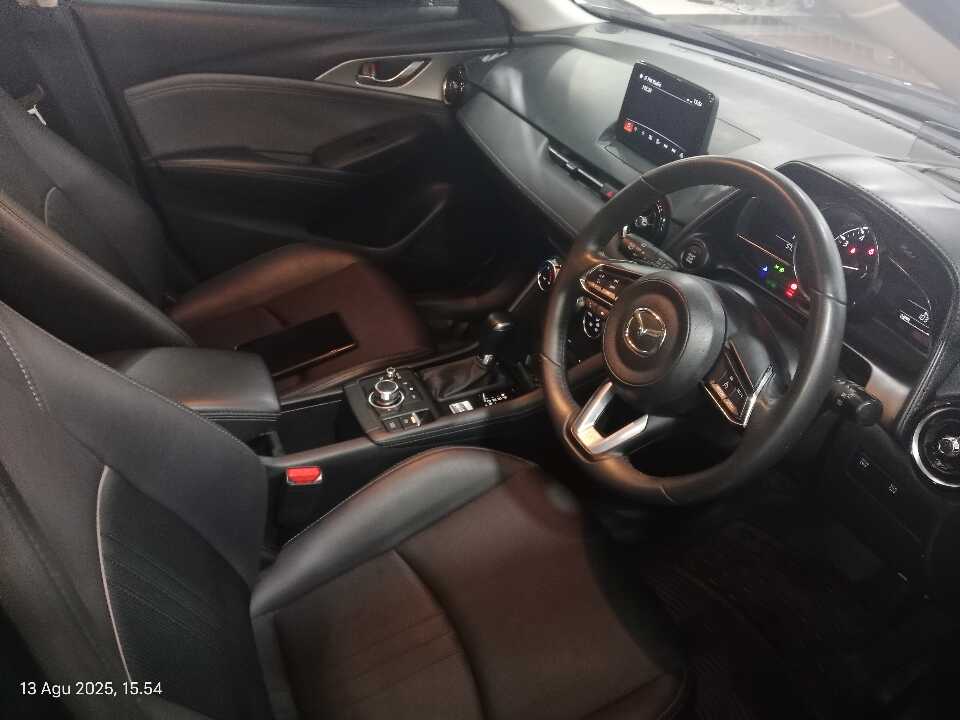 Foto Mobil Bekas Kabin Depan Mazda CX-3 2.0 tahun 2019