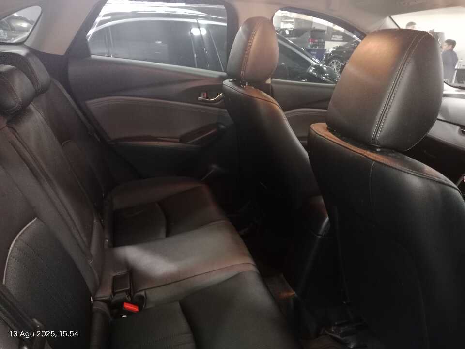 Foto Mobil Bekas Kabin Belakang Mazda CX-3 2.0 tahun 2019