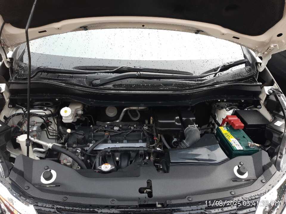 Foto Mobil Bekas Mesin Nissan Livina 1.5 VL tahun 2021