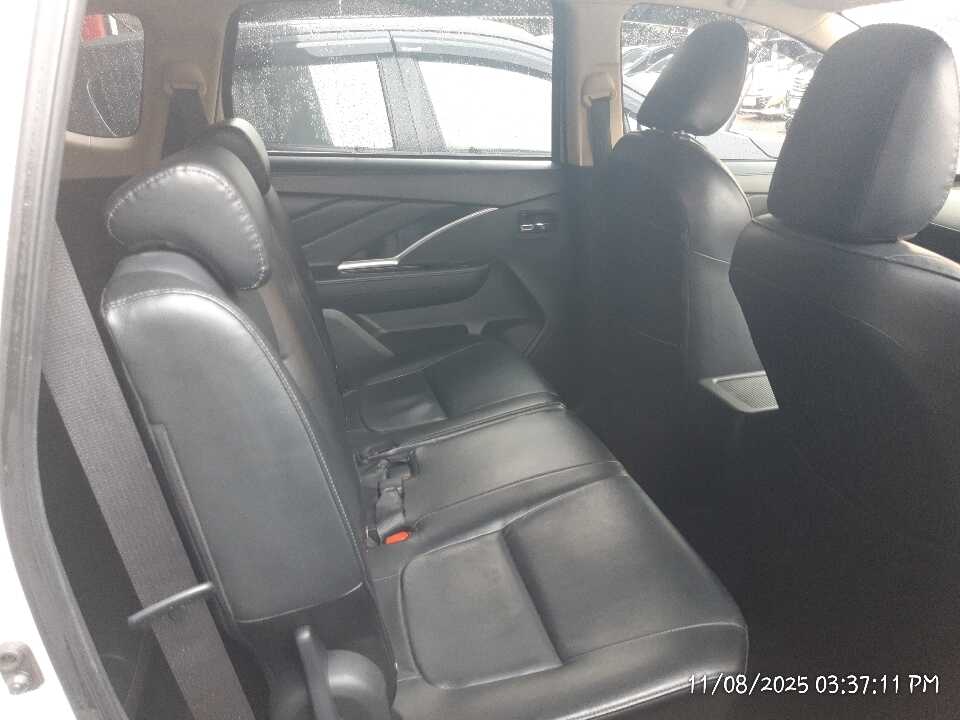 Foto Mobil Bekas Kabin Belakang Nissan Livina 1.5 VL tahun 2021