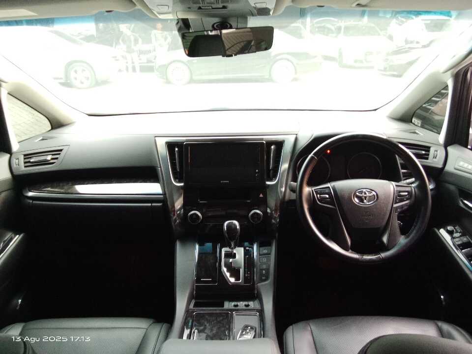 Foto Mobil Bekas Dashboard Toyota Vellfire 2.5 G tahun 2022