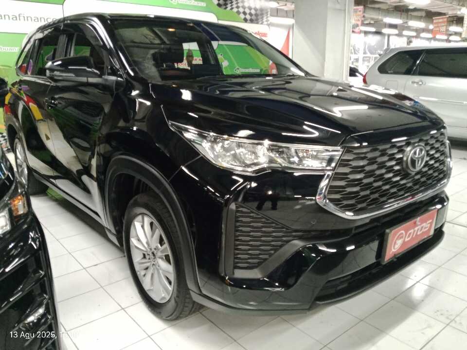 2023 Toyota Kijang Innova 2.0 Zenix V CVT - Foto 1 dari 6