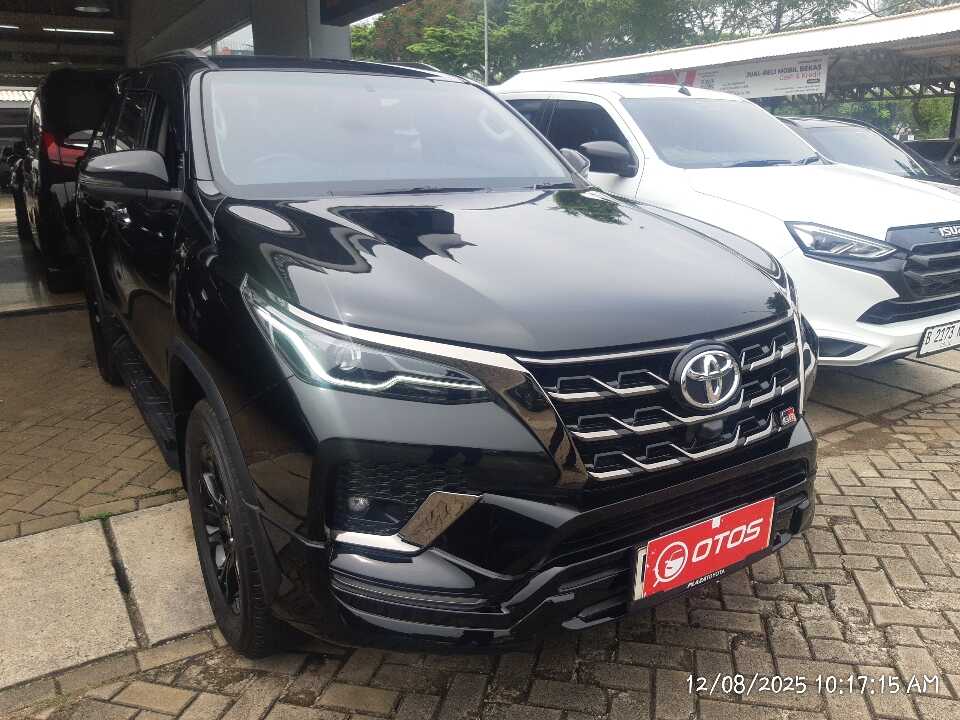 2022 Toyota Fortuner 2.8 4X2 VRZ - Foto 1 dari 6