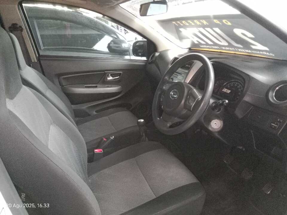 Foto Mobil Bekas Kabin Depan Daihatsu Ayla 1.0 X tahun 2022