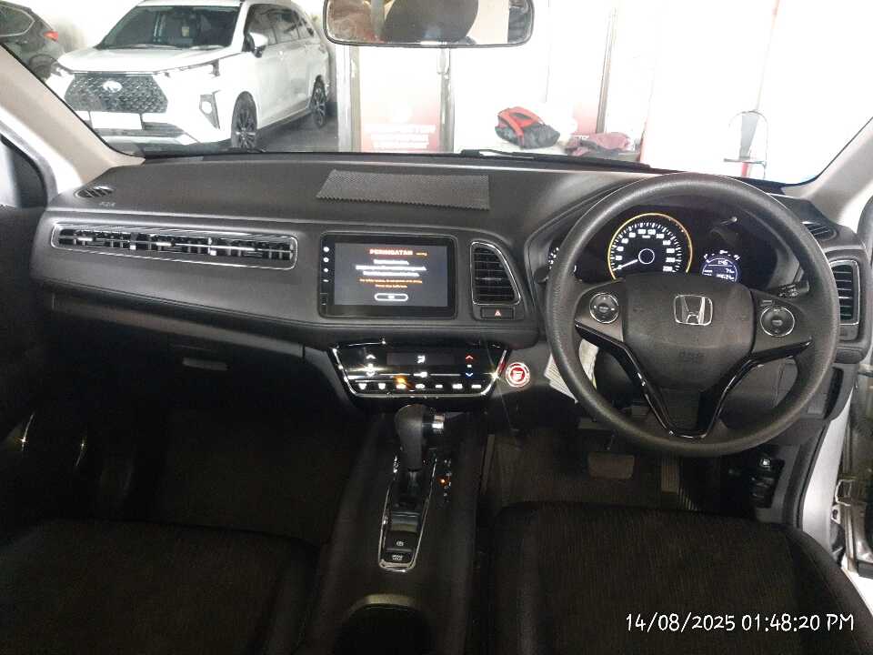 Foto Mobil Bekas Dashboard Honda HR-V 1.5 E tahun 2021