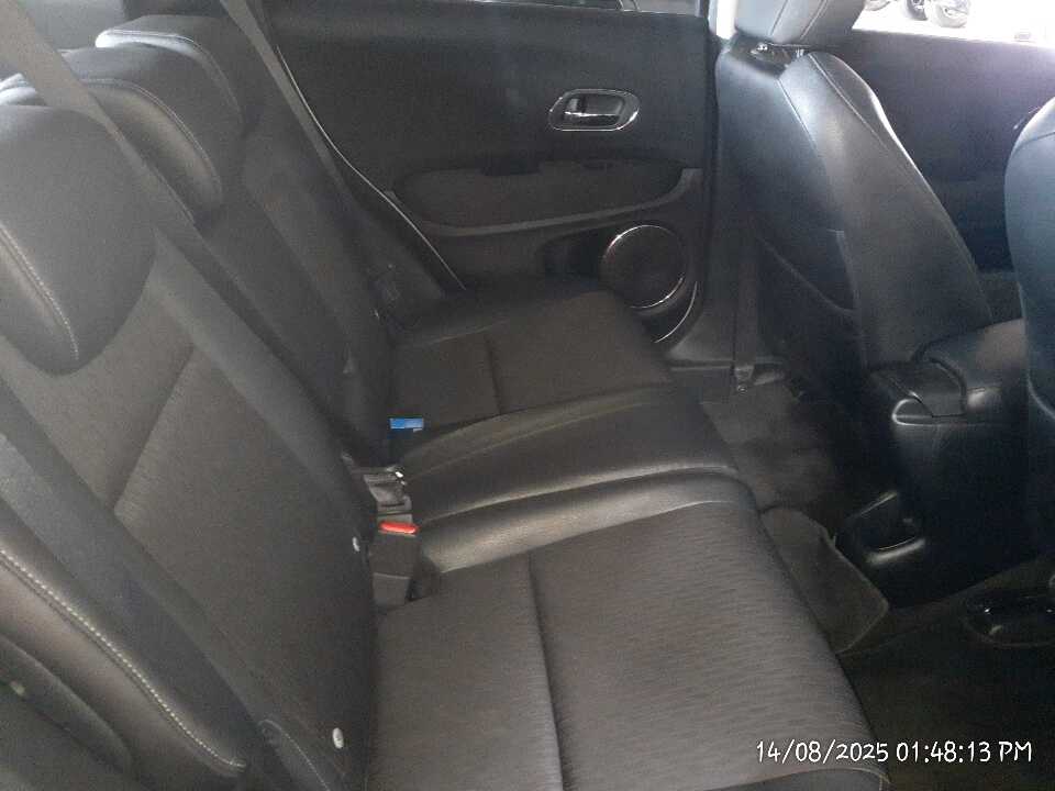 Foto Mobil Bekas Kabin Belakang Honda HR-V 1.5 E tahun 2021