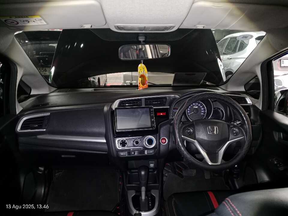 Foto Mobil Bekas Dashboard Honda Jazz 1.5 RS tahun 2017