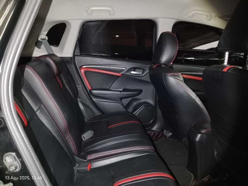 Foto Mobil Bekas Kabin Belakang Honda Jazz 1.5 RS tahun 2017