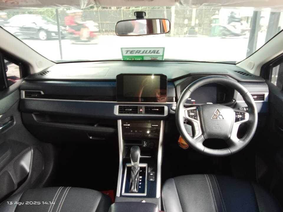 Foto Mobil Bekas Dashboard Mitsubishi Xpander 1.5 Cross Premium tahun 2022