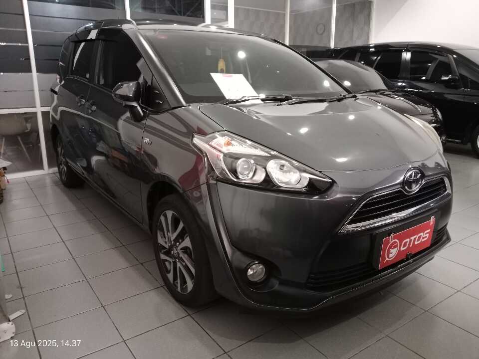 2017 Toyota Sienta 1.5 V - Foto 1 dari 6