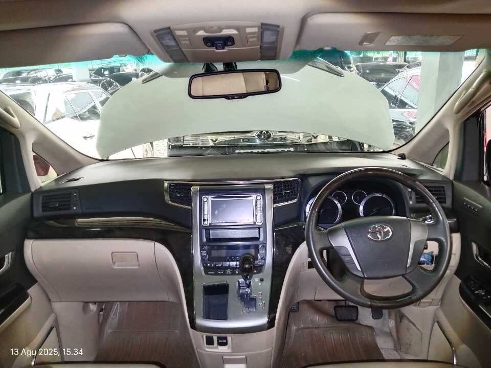 Foto Mobil Bekas Dashboard Toyota Alphard 2.4 G tahun 2012