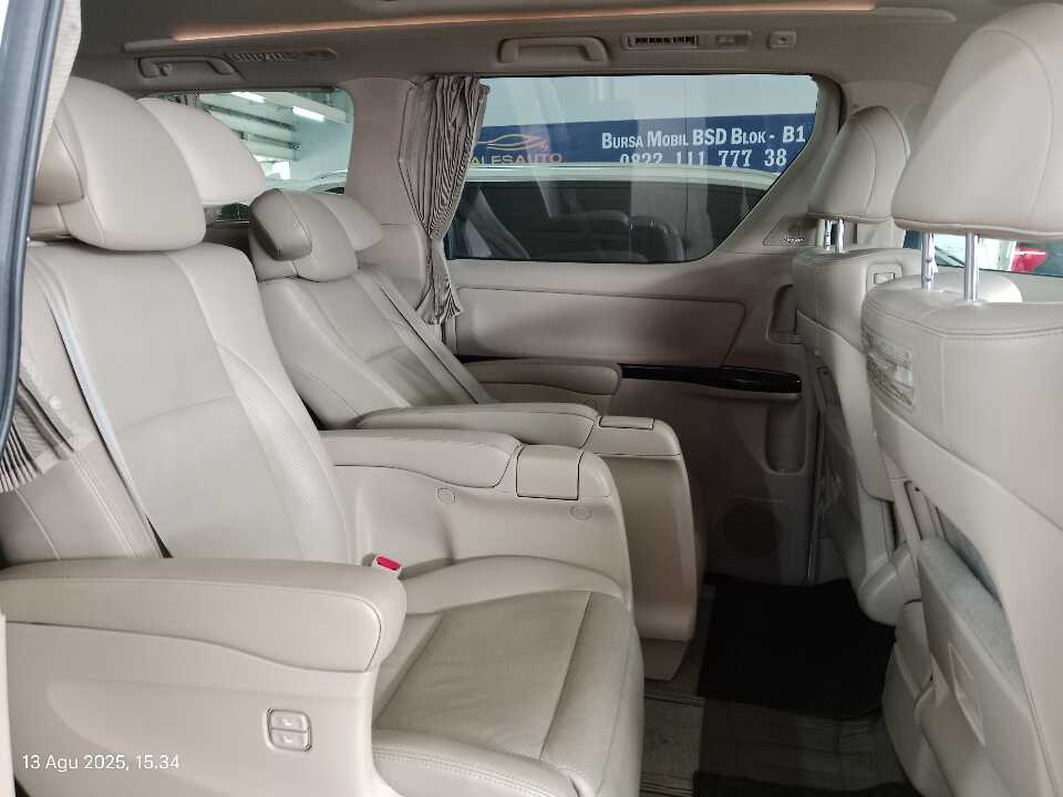 Foto Mobil Bekas Kabin Belakang Toyota Alphard 2.4 G tahun 2012