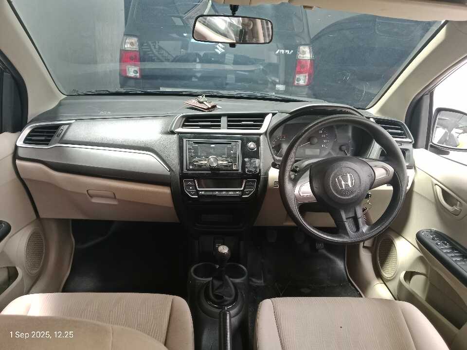 Foto Mobil Bekas Dashboard Honda Mobilio 1.5 E tahun 2018