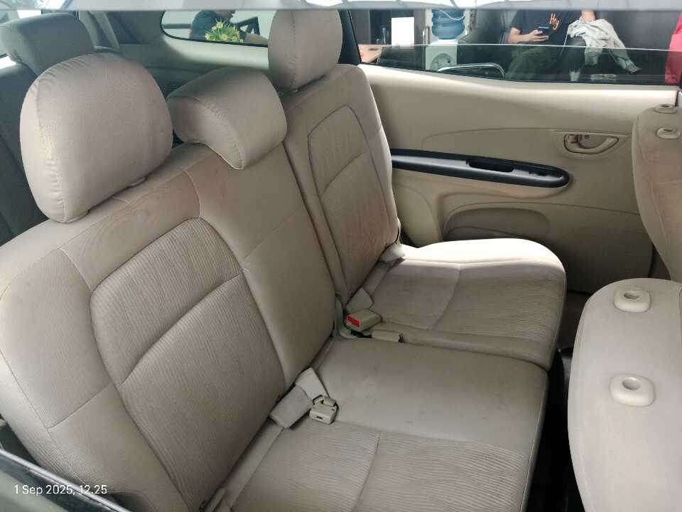 Foto Mobil Bekas Kabin Belakang Honda Mobilio 1.5 E tahun 2018