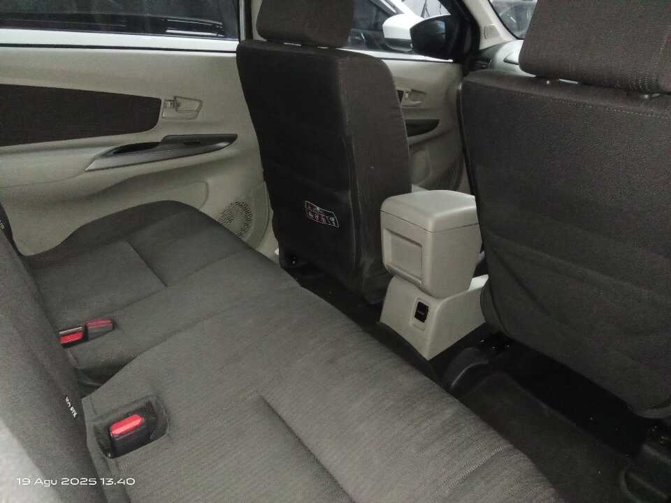 Foto Mobil Bekas Kabin Belakang Toyota Avanza 1.3 G tahun 2021