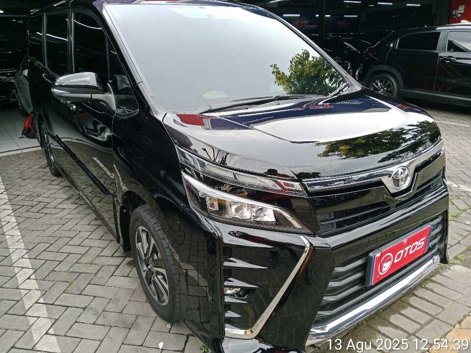 2019 Toyota Voxy 2.0 - Foto 1 dari 6
