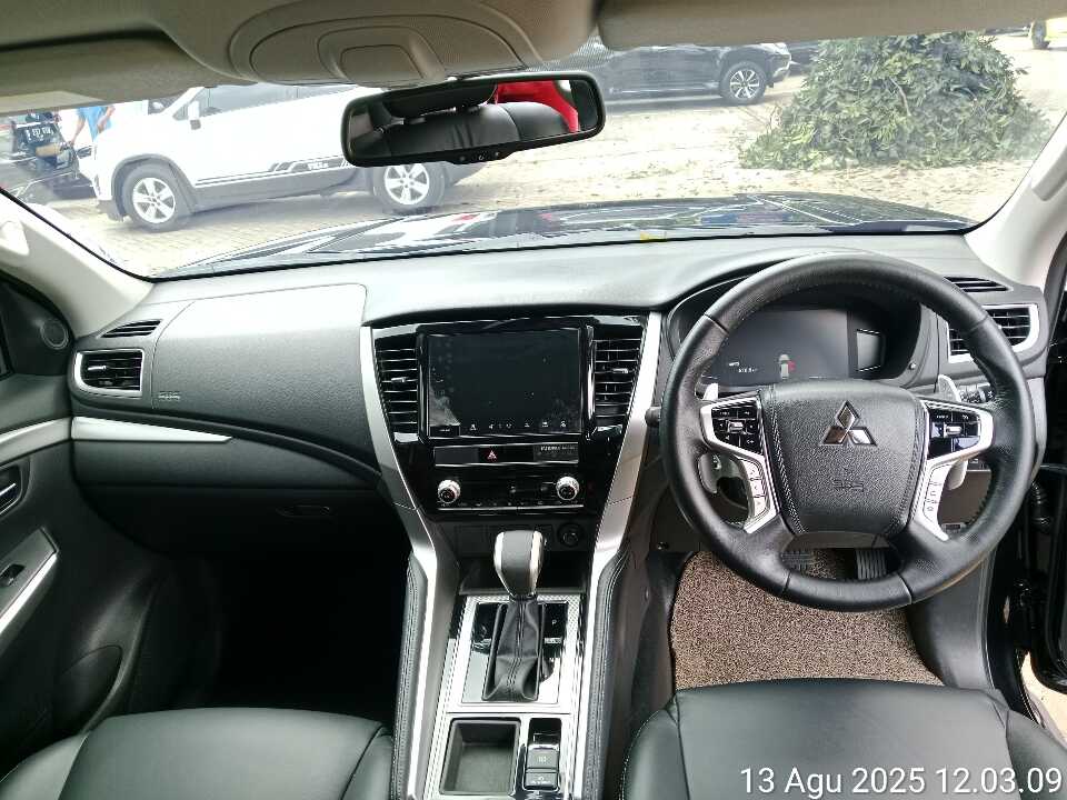 Foto Mobil Bekas Dashboard Mitsubishi Pajero Sport 2.4 Dakar 4X2 tahun 2022