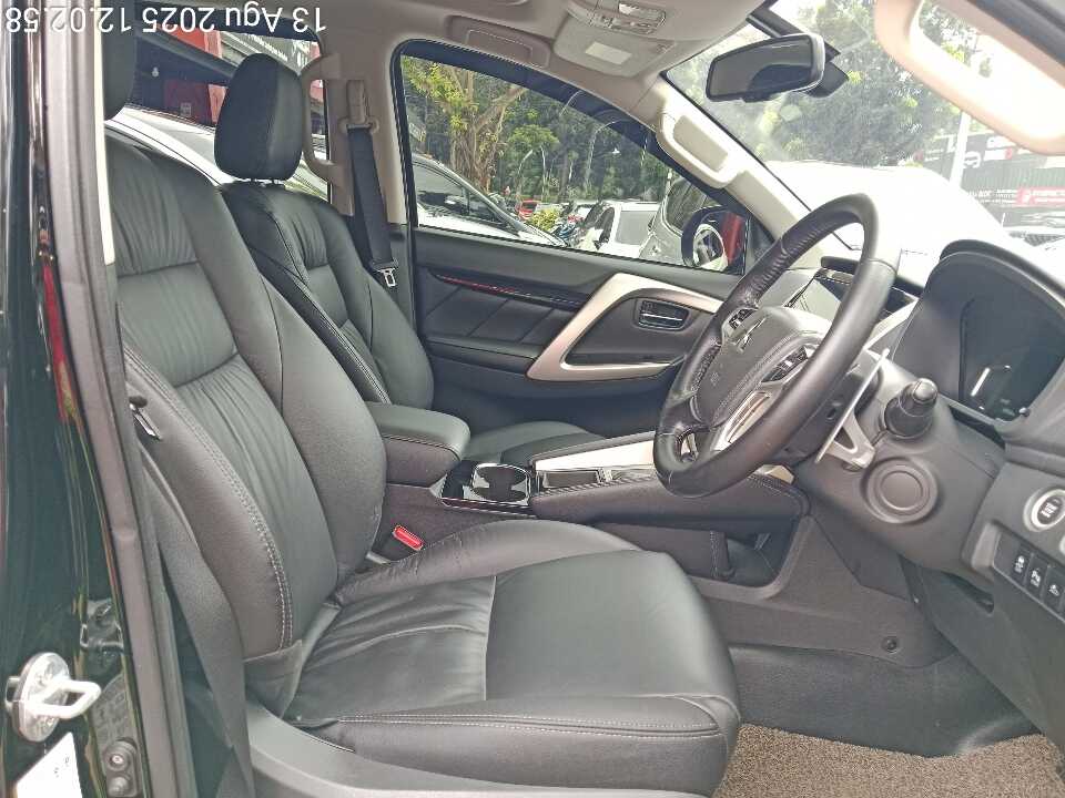 Foto Mobil Bekas Kabin Depan Mitsubishi Pajero Sport 2.4 Dakar 4X2 tahun 2022