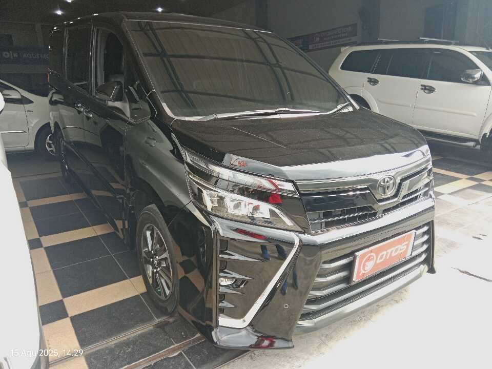 2018 Toyota Voxy 2.0 - Foto 1 dari 6