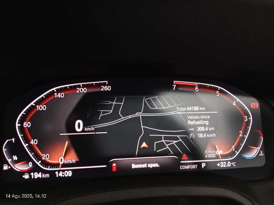 Foto Mobil Bekas Odometer BMW 320i 2.0 tahun 2020