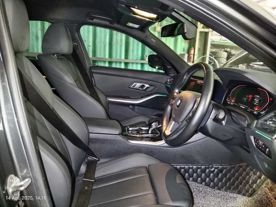 Foto Mobil Bekas Kabin Depan BMW 320i 2.0 tahun 2020