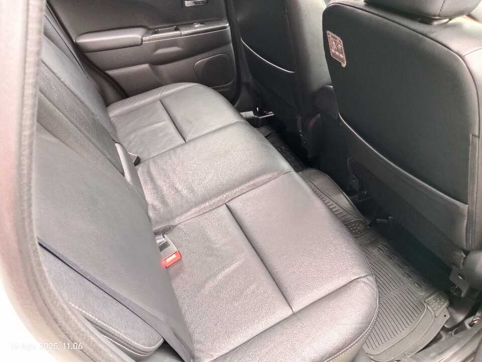 Foto Mobil Bekas Kabin Belakang Mitsubishi Outlander Sport 2.0 PX tahun 2017