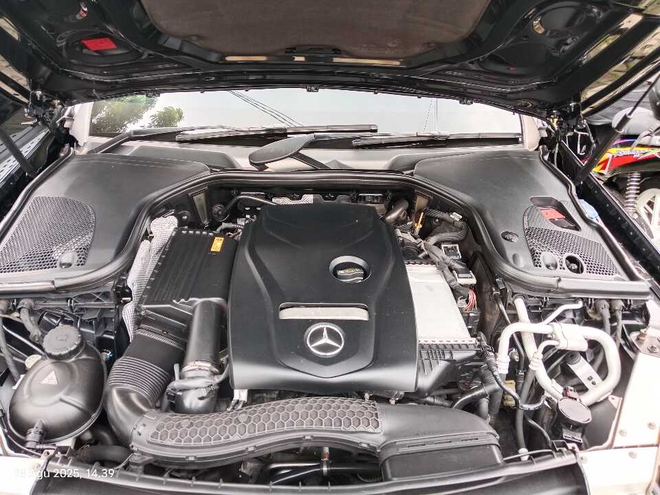 Foto Mobil Bekas Mesin Mercedes-Benz E300 2.0 tahun 2017