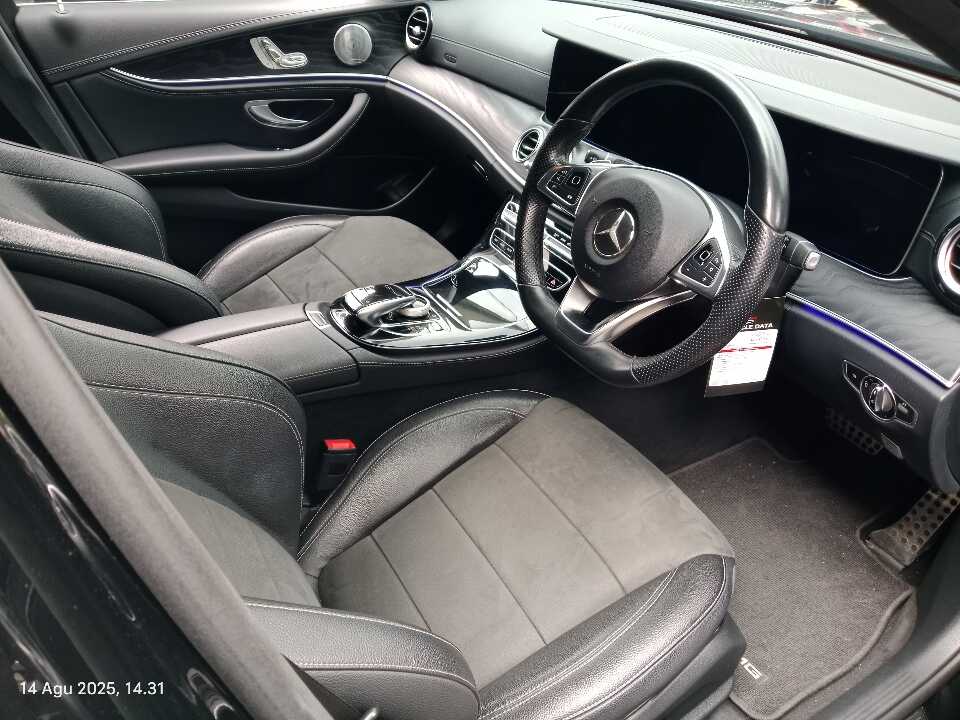 Foto Mobil Bekas Kabin Depan Mercedes-Benz E300 2.0 tahun 2017