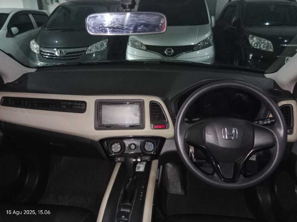 Foto Mobil Bekas Dashboard Honda HR-V 1.5 S tahun 2017