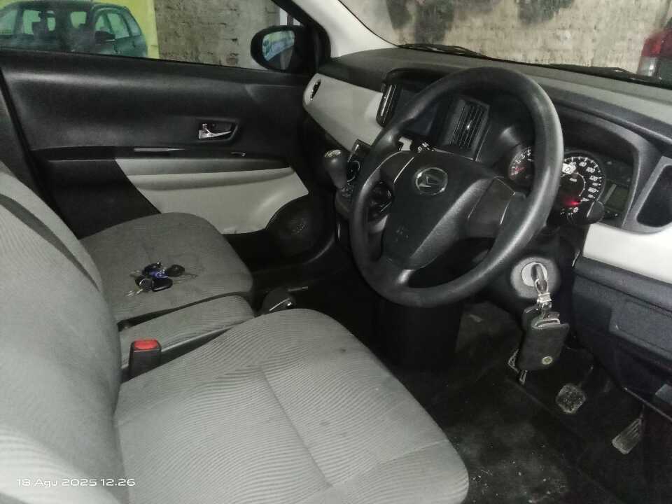 Foto Mobil Bekas Kabin Depan Daihatsu Sigra 1.2 R tahun 2020