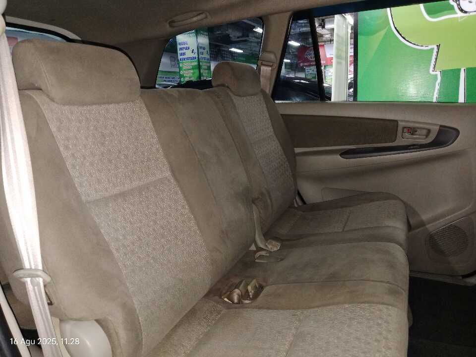 Foto Mobil Bekas Kabin Belakang Toyota Innova 2.5 G tahun 2015