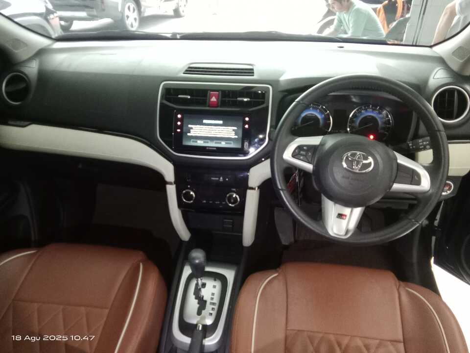 Foto Mobil Bekas Dashboard Toyota Rush 1.5 S tahun 2022