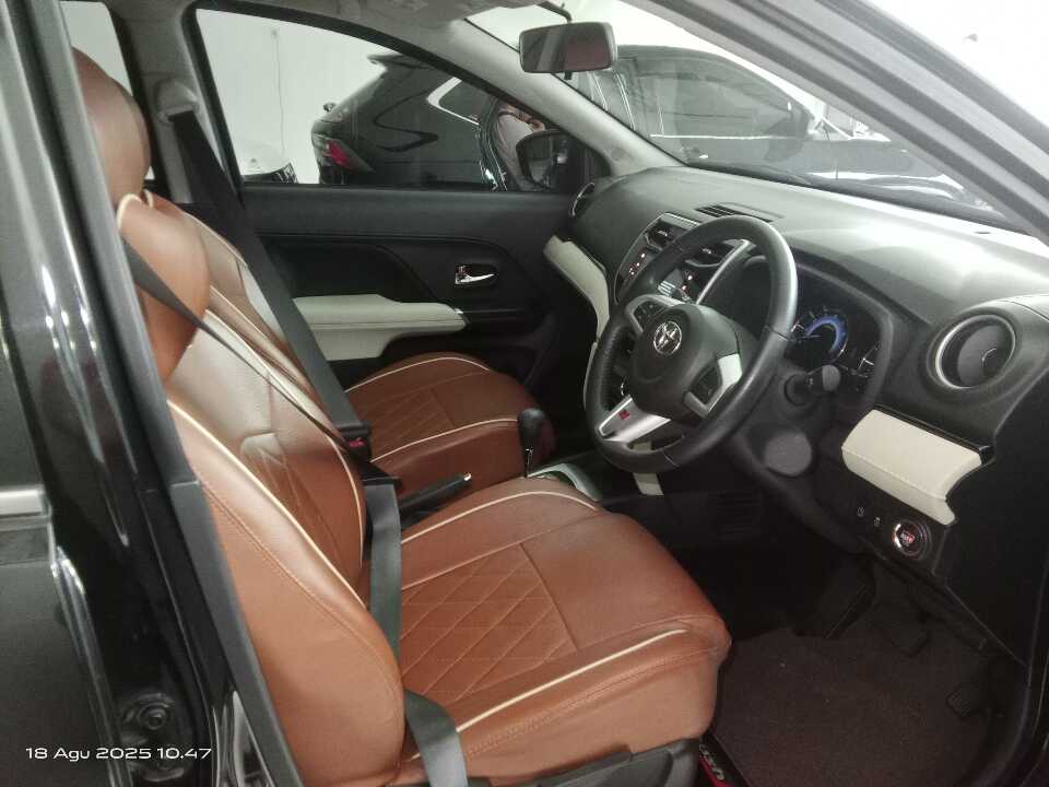 Foto Mobil Bekas Kabin Depan Toyota Rush 1.5 S tahun 2022
