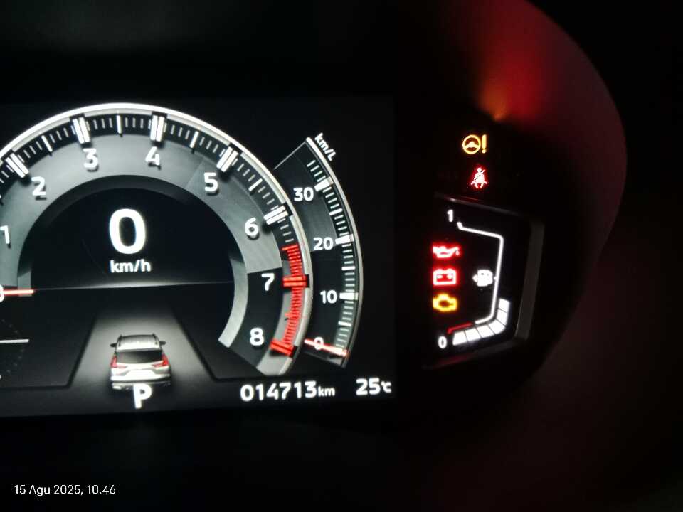 Foto Mobil Bekas Odometer Mitsubishi Xpander 1.5 Cross tahun 2023